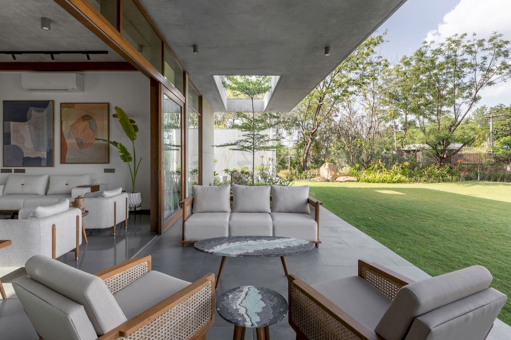 The Monolithic House Features Open & Green Spaces by MODO Designs