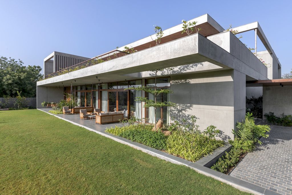 The Monolithic House Features Open & Green Spaces by MODO Designs
