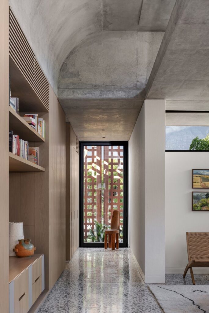 Upper Albert residence combine aesthetics natural textures by SAOTA 13
