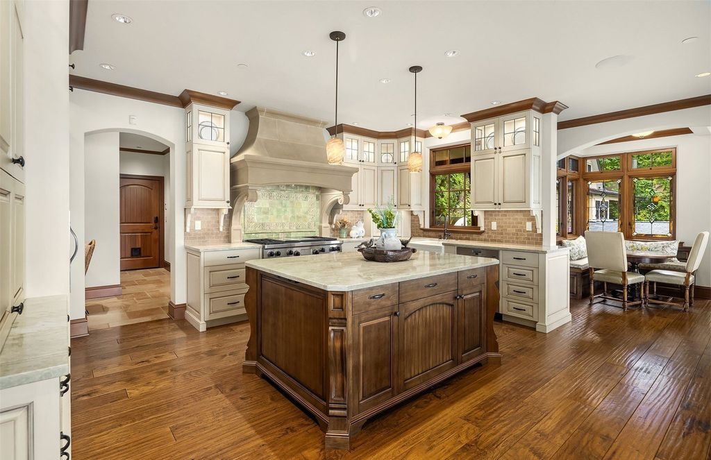 Waterfront Estate: The Ultimate Luxury Living in Mercer Island, Washington for $16.9 Million