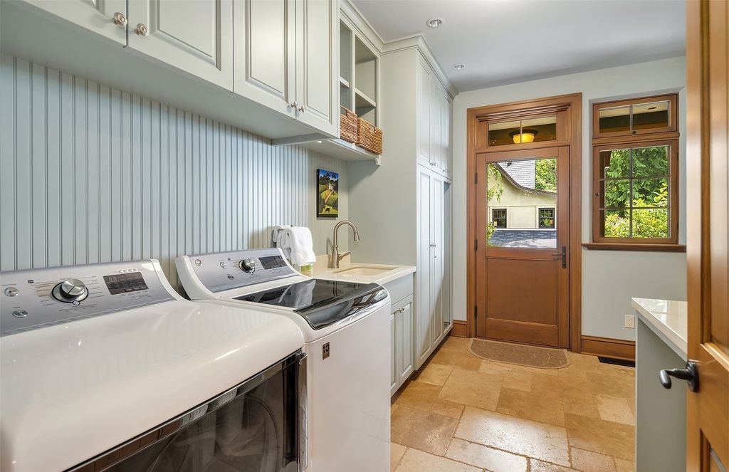 Waterfront Estate: The Ultimate Luxury Living in Mercer Island, Washington for $16.9 Million