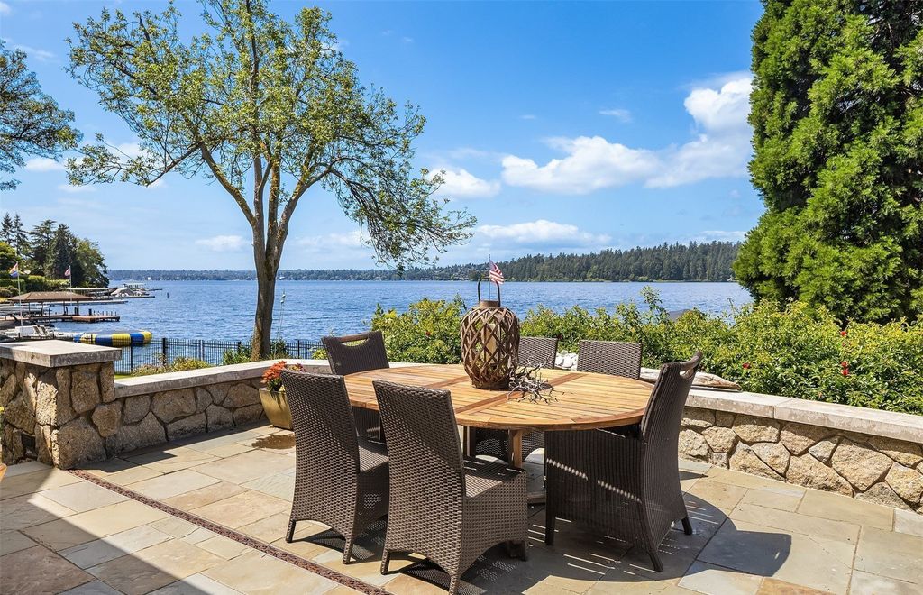 Waterfront Estate: The Ultimate Luxury Living in Mercer Island, Washington for $16.9 Million