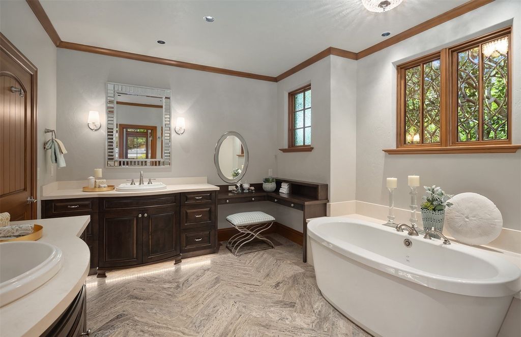 Waterfront Estate: The Ultimate Luxury Living in Mercer Island, Washington for $16.9 Million