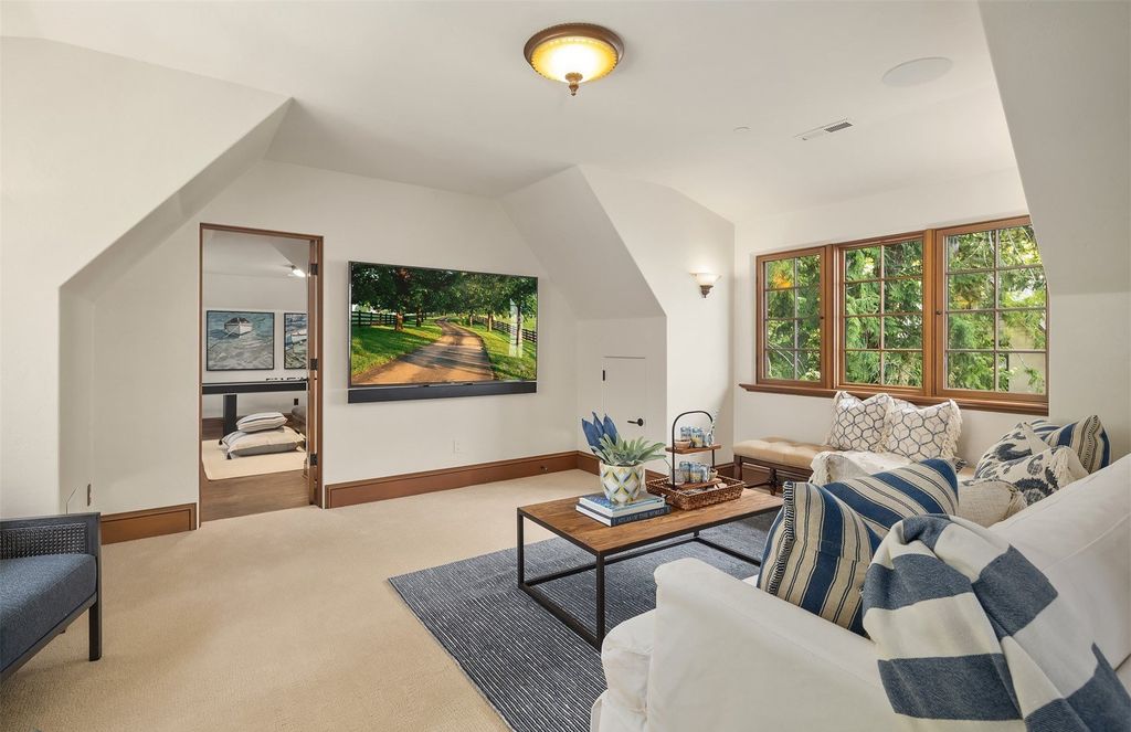 Waterfront Estate: The Ultimate Luxury Living in Mercer Island, Washington for $16.9 Million