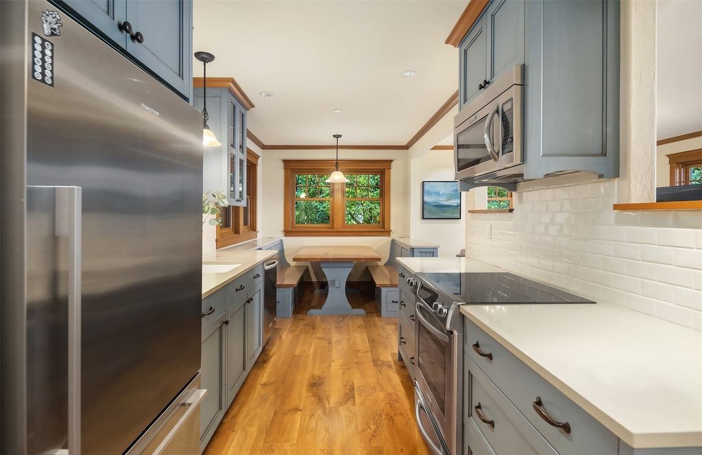 Waterfront Estate: The Ultimate Luxury Living in Mercer Island, Washington for $16.9 Million