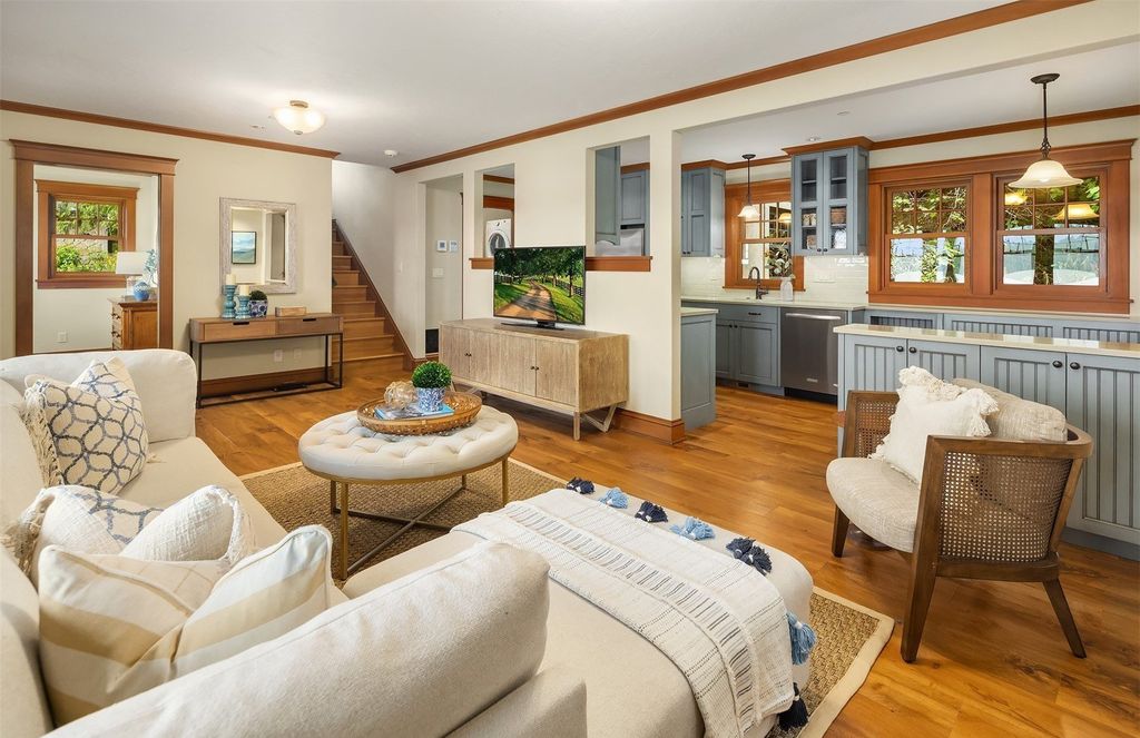 Waterfront Estate: The Ultimate Luxury Living in Mercer Island, Washington for $16.9 Million