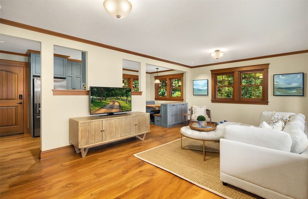 Waterfront Estate: The Ultimate Luxury Living in Mercer Island, Washington for $16.9 Million