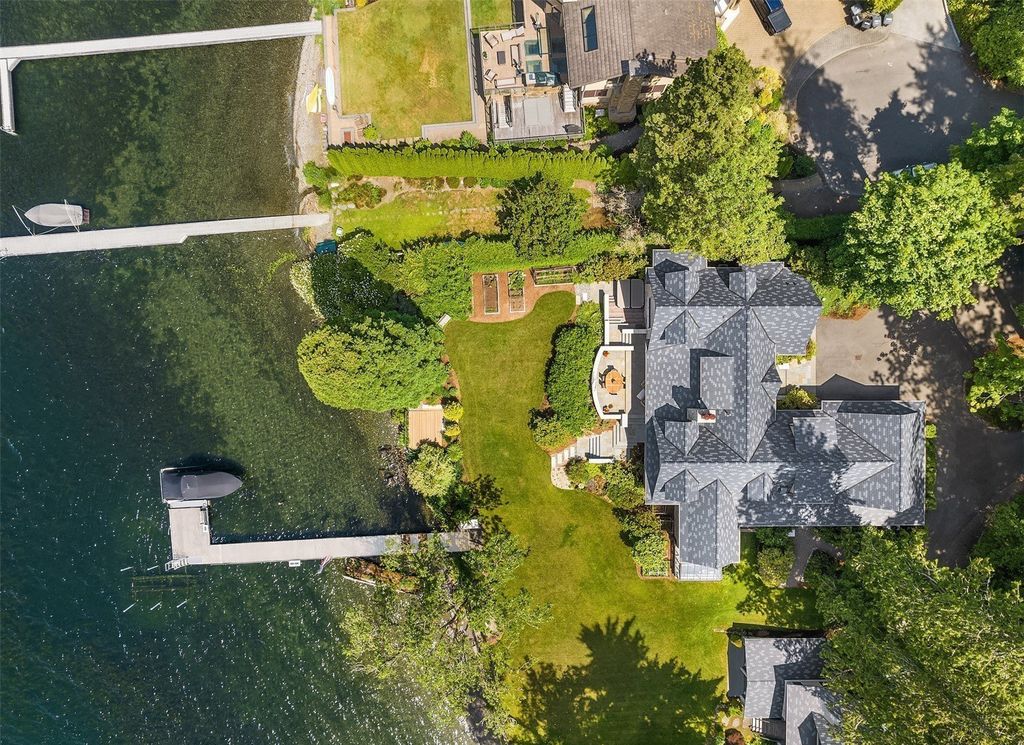 Waterfront Estate: The Ultimate Luxury Living in Mercer Island, Washington for $16.9 Million