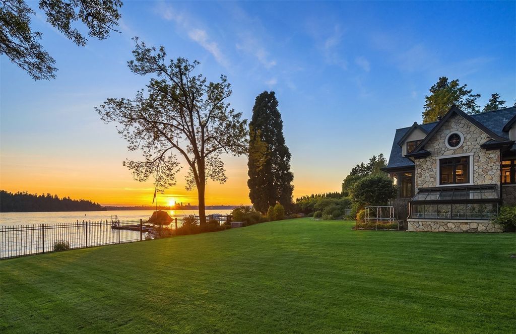 Waterfront Estate: The Ultimate Luxury Living in Mercer Island, Washington for $16.9 Million