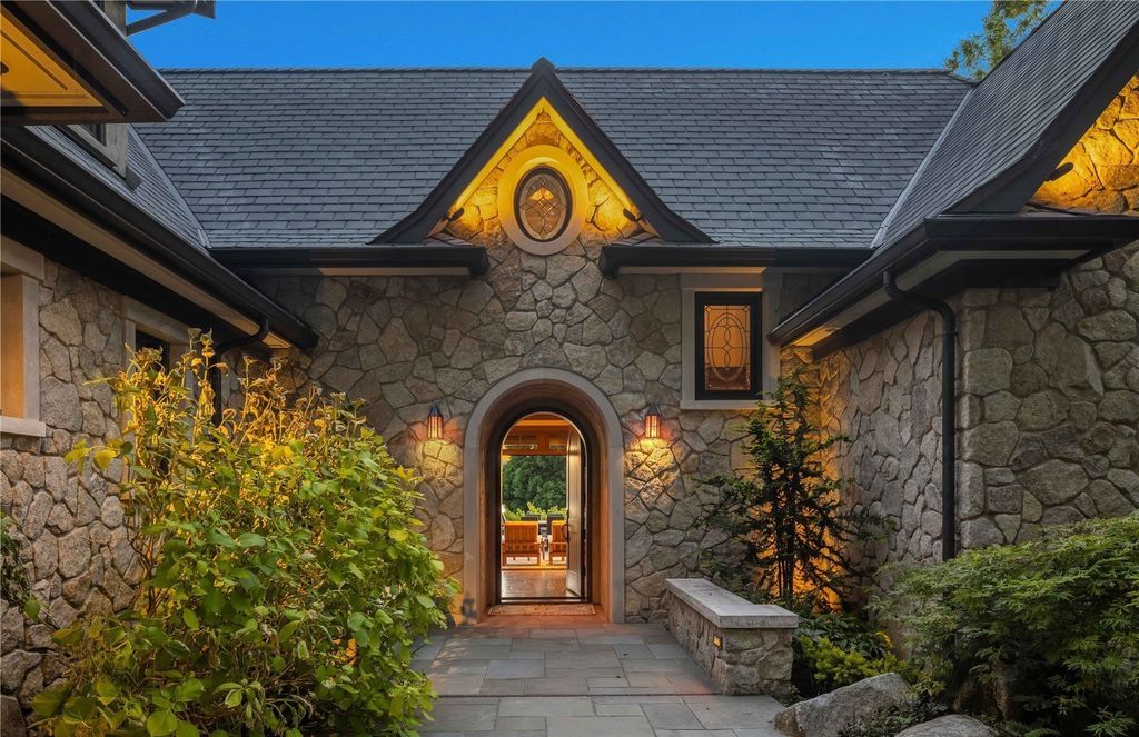Waterfront Estate: The Ultimate Luxury Living in Mercer Island, Washington for $16.9 Million