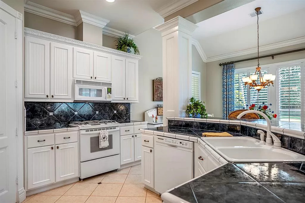 10 Ledbury Park Ln Spring TX 77379 17