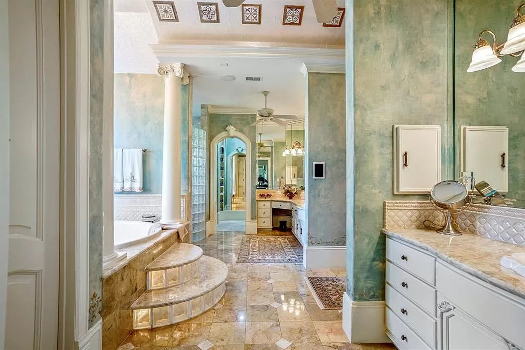 10 Ledbury Park Ln Spring TX 77379 32