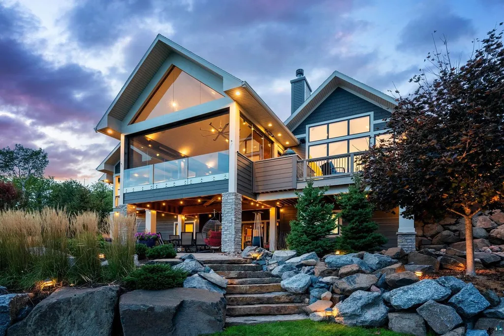 . 123 Montauk Lane Home in Duluth, MinnesotaDiscover your dream home on 3 acres in Duluth with this unique 5+ bedroom, 5 bath custom oasis. Meticulously crafted with imported materials and top-of-the-line features, including lake views from almost every room, a gourmet kitchen, a megardeck addition, and more.