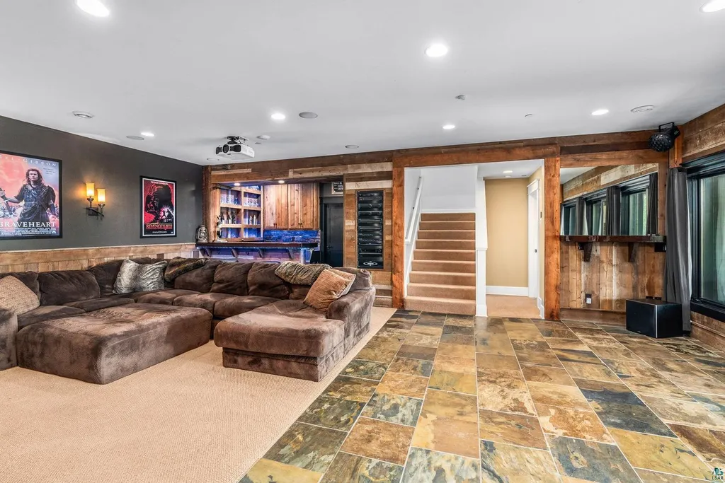 . 123 Montauk Lane Home in Duluth, MinnesotaDiscover your dream home on 3 acres in Duluth with this unique 5+ bedroom, 5 bath custom oasis. Meticulously crafted with imported materials and top-of-the-line features, including lake views from almost every room, a gourmet kitchen, a megardeck addition, and more.
