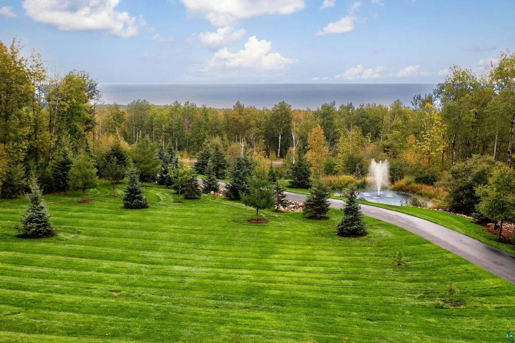 . 123 Montauk Lane Home in Duluth, MinnesotaDiscover your dream home on 3 acres in Duluth with this unique 5+ bedroom, 5 bath custom oasis. Meticulously crafted with imported materials and top-of-the-line features, including lake views from almost every room, a gourmet kitchen, a megardeck addition, and more.