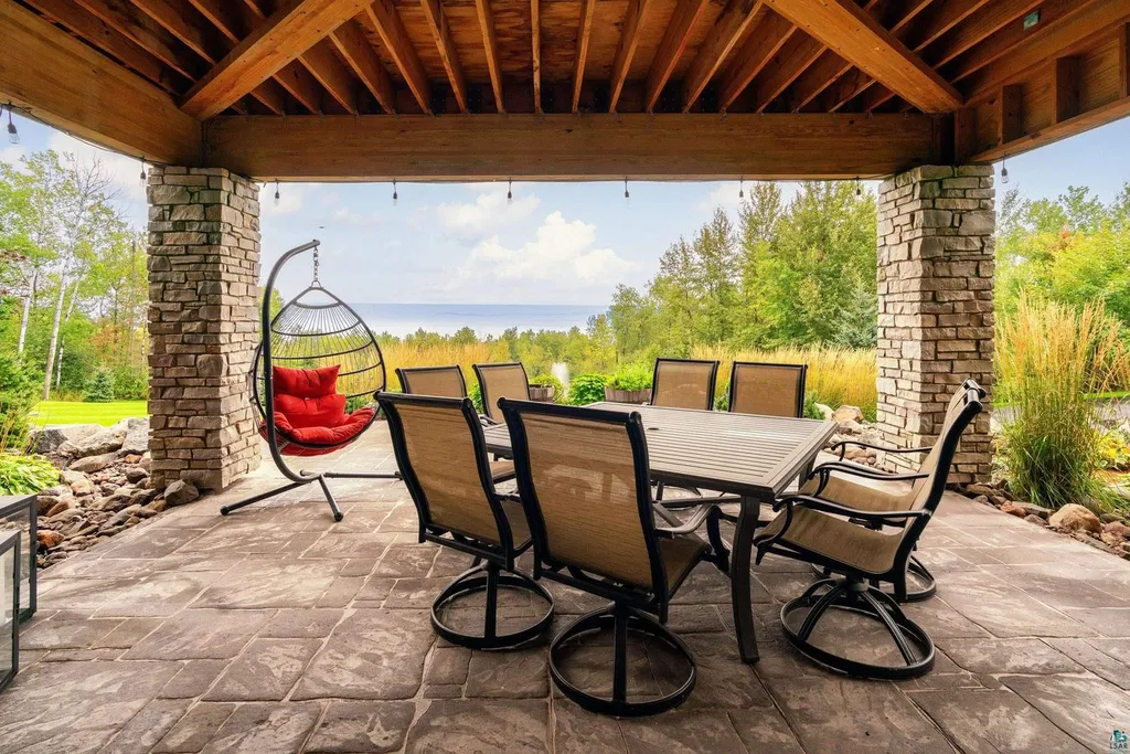 . 123 Montauk Lane Home in Duluth, MinnesotaDiscover your dream home on 3 acres in Duluth with this unique 5+ bedroom, 5 bath custom oasis. Meticulously crafted with imported materials and top-of-the-line features, including lake views from almost every room, a gourmet kitchen, a megardeck addition, and more.