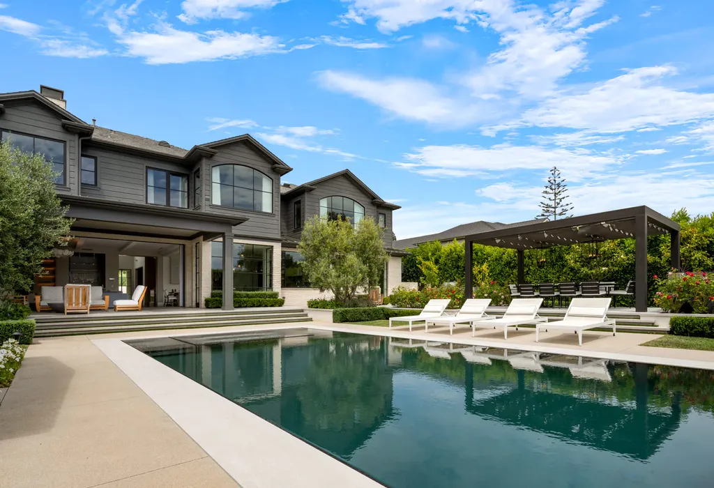 12740 Hanover Street Home in Los Angeles, California. Explore a luxurious and impressive estate in Los Angeles, offering unrivaled panoramic views from downtown to the Pacific Ocean. Floor-to-ceiling automatic glass doors seamlessly blend indoor and outdoor spaces.