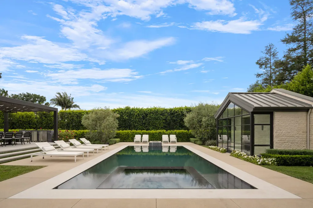 12740 Hanover Street Home in Los Angeles, California. Explore a luxurious and impressive estate in Los Angeles, offering unrivaled panoramic views from downtown to the Pacific Ocean. Floor-to-ceiling automatic glass doors seamlessly blend indoor and outdoor spaces.