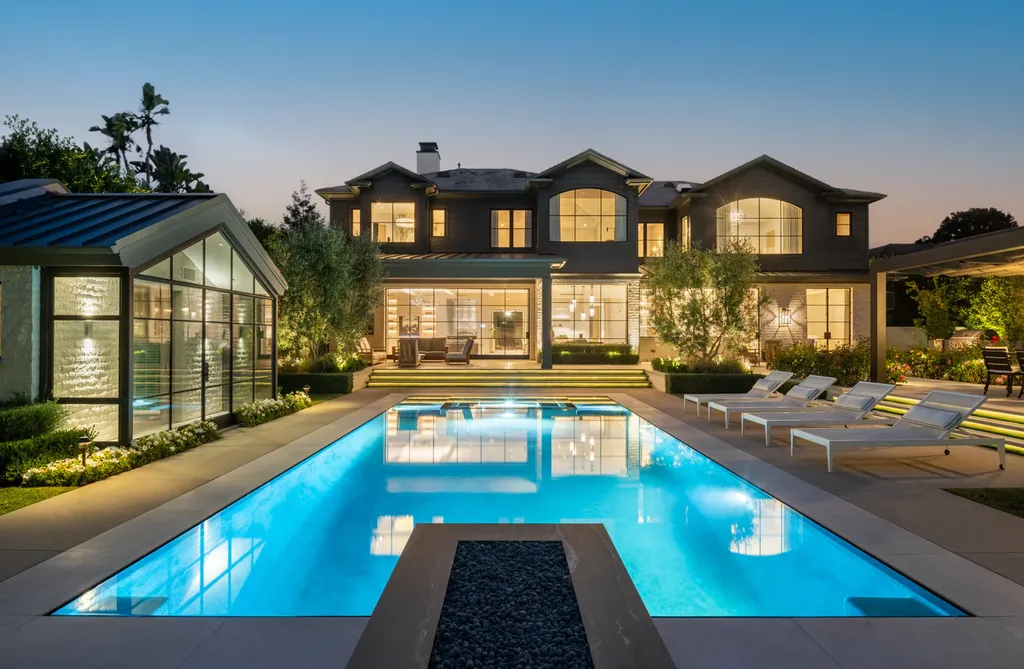 12740 Hanover Street Home in Los Angeles, California. Explore a luxurious and impressive estate in Los Angeles, offering unrivaled panoramic views from downtown to the Pacific Ocean. Floor-to-ceiling automatic glass doors seamlessly blend indoor and outdoor spaces.