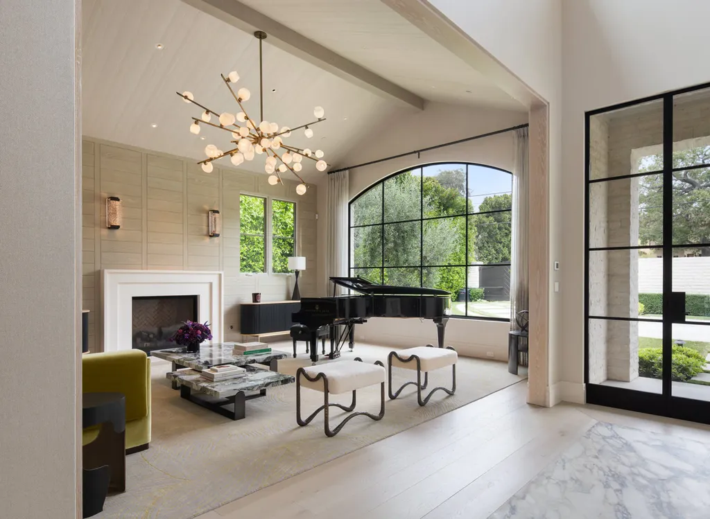 12740 Hanover Street Home in Los Angeles, California. Explore a luxurious and impressive estate in Los Angeles, offering unrivaled panoramic views from downtown to the Pacific Ocean. Floor-to-ceiling automatic glass doors seamlessly blend indoor and outdoor spaces.