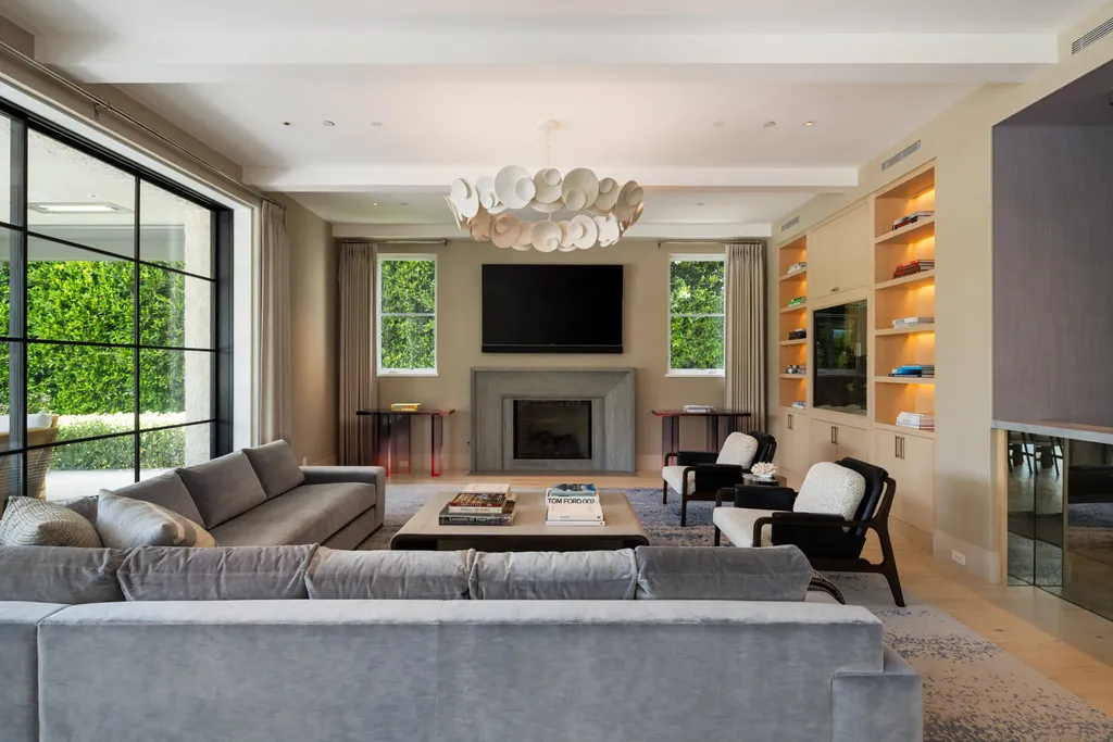 12740 Hanover Street Home in Los Angeles, California. Explore a luxurious and impressive estate in Los Angeles, offering unrivaled panoramic views from downtown to the Pacific Ocean. Floor-to-ceiling automatic glass doors seamlessly blend indoor and outdoor spaces.
