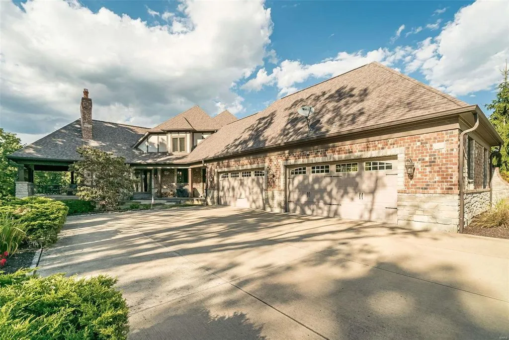 1377 South Mason Road Home in Saint Louis, Missouri. Discover this remarkable 3.3-acre estate bordering Queeny Park, boasting an array of extraordinary outdoor amenities and unmatched privacy. With a massive 2-story foyer, designer kitchen, primary suite with a see-through fireplace, and a sprawling lower level featuring a rec room, theatre, gym, and more. 