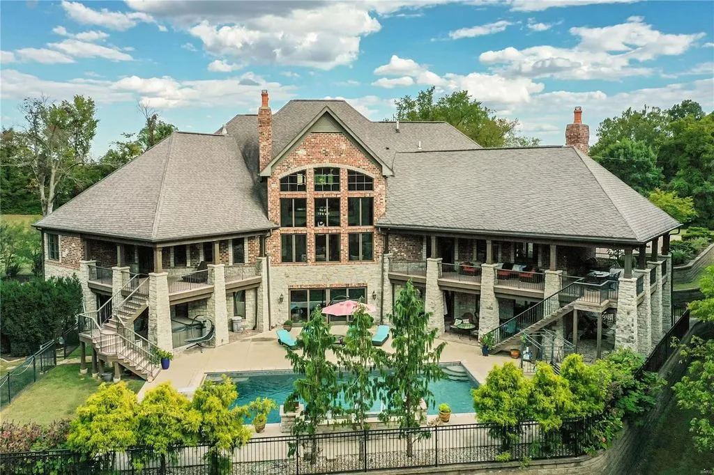 1377 South Mason Road Home in Saint Louis, Missouri. Discover this remarkable 3.3-acre estate bordering Queeny Park, boasting an array of extraordinary outdoor amenities and unmatched privacy. With a massive 2-story foyer, designer kitchen, primary suite with a see-through fireplace, and a sprawling lower level featuring a rec room, theatre, gym, and more. 