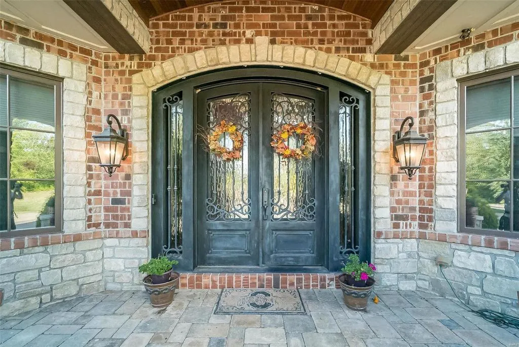 1377 South Mason Road Home in Saint Louis, Missouri. Discover this remarkable 3.3-acre estate bordering Queeny Park, boasting an array of extraordinary outdoor amenities and unmatched privacy. With a massive 2-story foyer, designer kitchen, primary suite with a see-through fireplace, and a sprawling lower level featuring a rec room, theatre, gym, and more. 