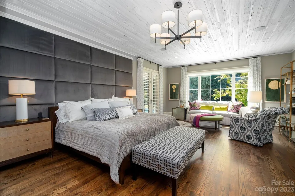 2215 Cortelyou Road Home in Charlotte, North Carolina. Discover the epitome of luxury living in this South Park masterpiece featuring 6 spacious bedrooms, 5 full and 2 half bathrooms, and exquisite craftsmanship throughout. Chef's dream kitchen, a stunning primary suite, media room, sauna, and resort-style outdoor amenities, including a custom pool and outdoor kitchen.