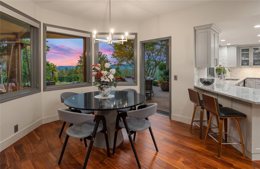 $3.75 Million for a Spectacular Residence with Breathtaking Golf Course Views in Woodinville, Washington