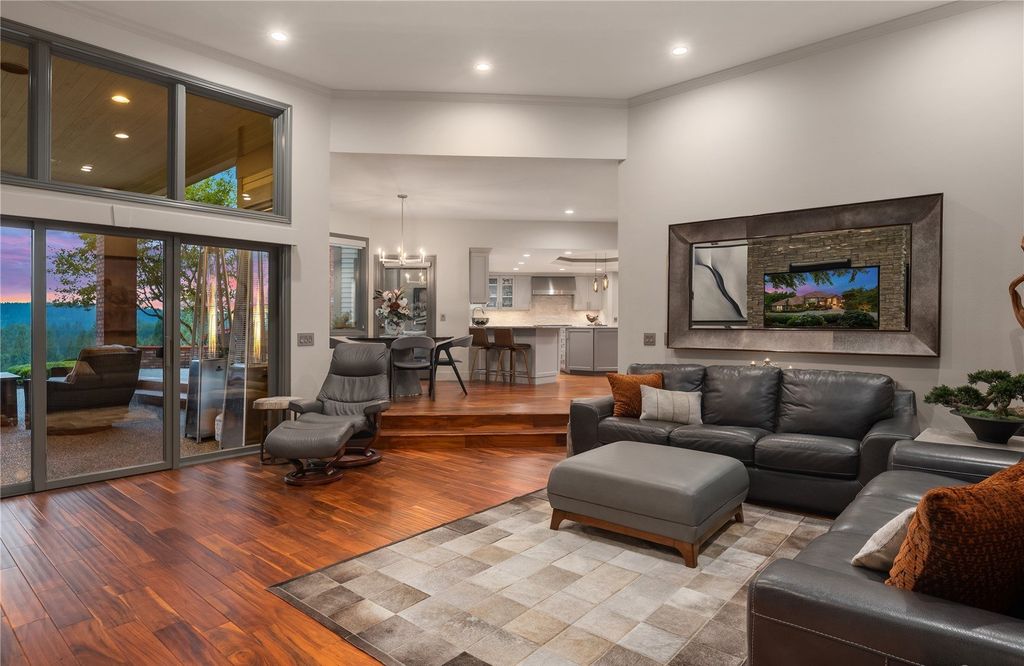 $3.75 Million for a Spectacular Residence with Breathtaking Golf Course Views in Woodinville, Washington