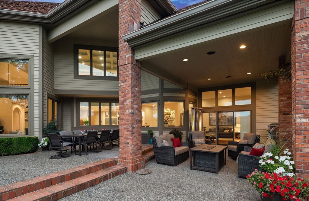 $3.75 Million for a Spectacular Residence with Breathtaking Golf Course Views in Woodinville, Washington