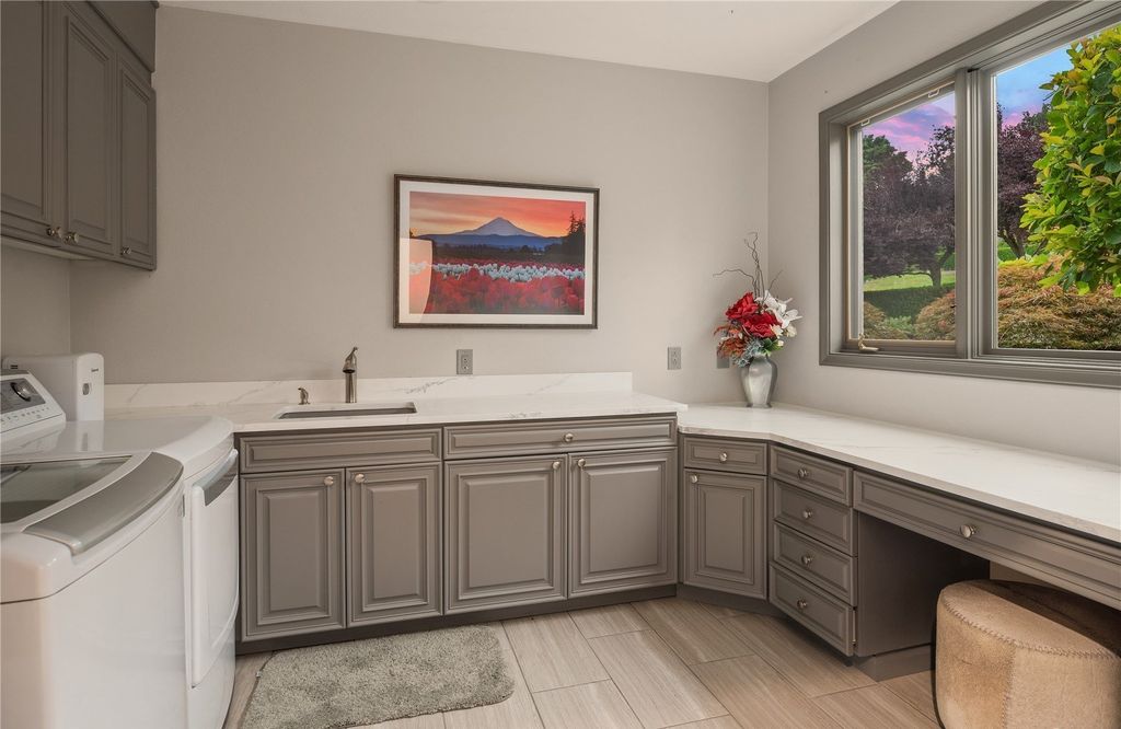 $3.75 Million for a Spectacular Residence with Breathtaking Golf Course Views in Woodinville, Washington