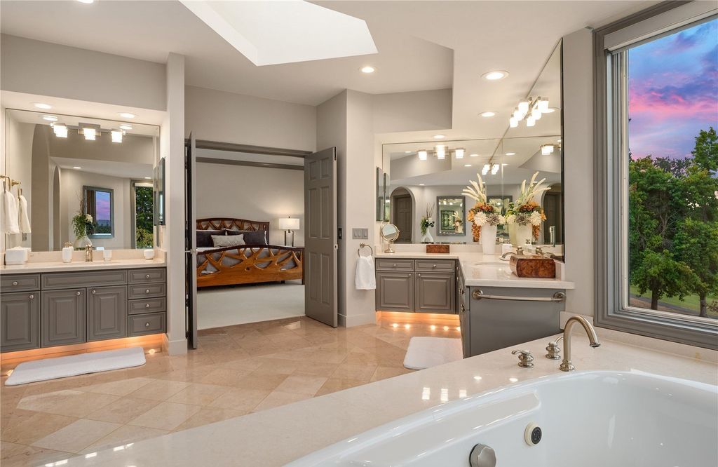 $3.75 Million for a Spectacular Residence with Breathtaking Golf Course Views in Woodinville, Washington