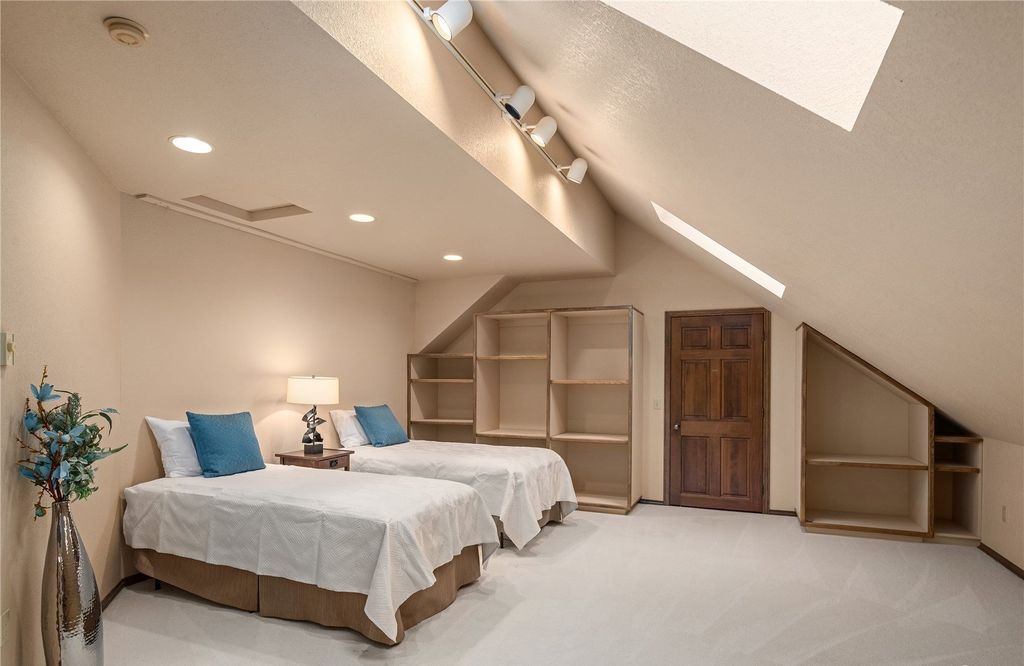 $3.75 Million for a Spectacular Residence with Breathtaking Golf Course Views in Woodinville, Washington