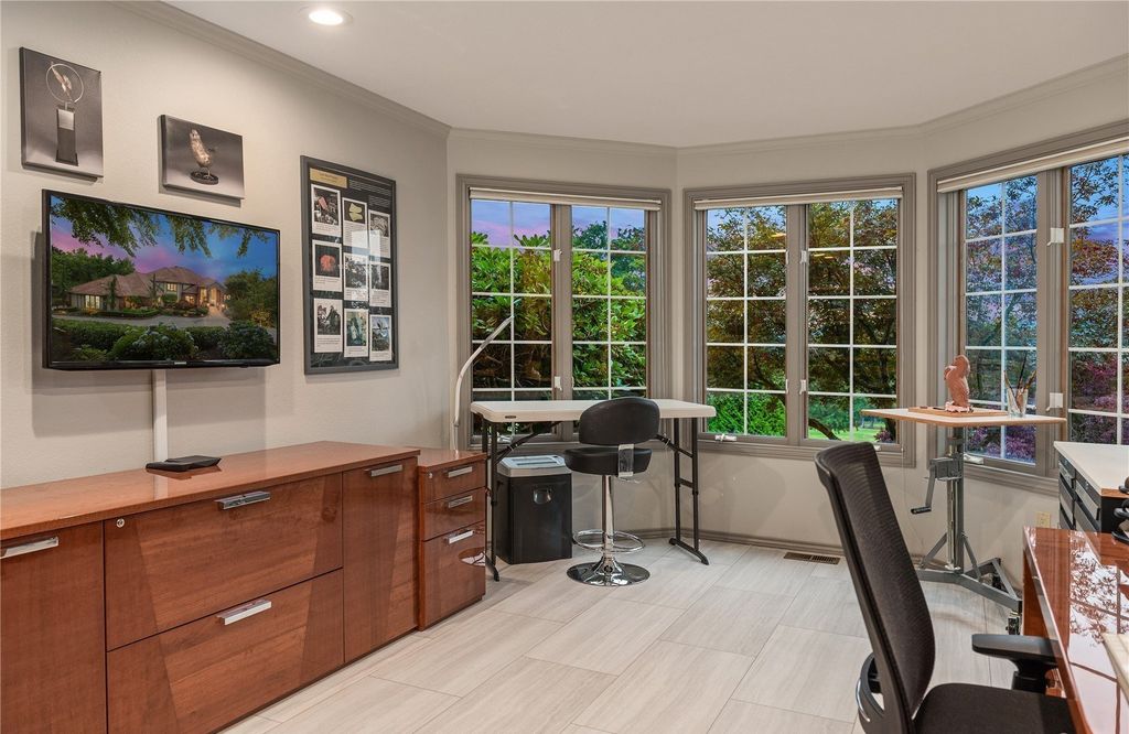 $3.75 Million for a Spectacular Residence with Breathtaking Golf Course Views in Woodinville, Washington