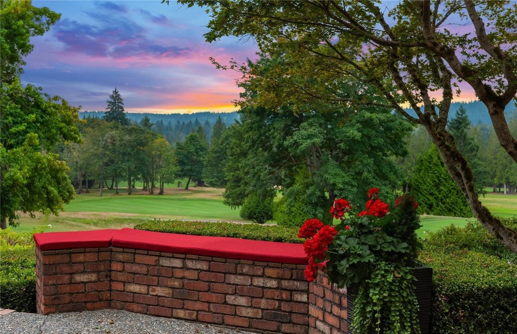 $3.75 Million for a Spectacular Residence with Breathtaking Golf Course Views in Woodinville, Washington