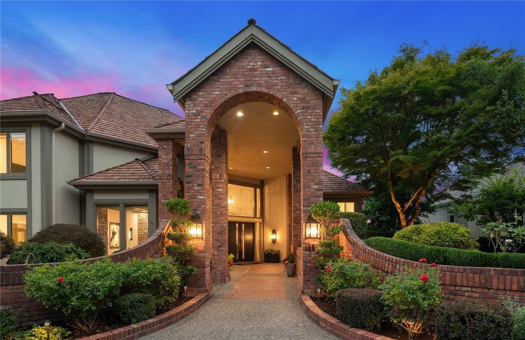 $3.75 Million for a Spectacular Residence with Breathtaking Golf Course Views in Woodinville, Washington