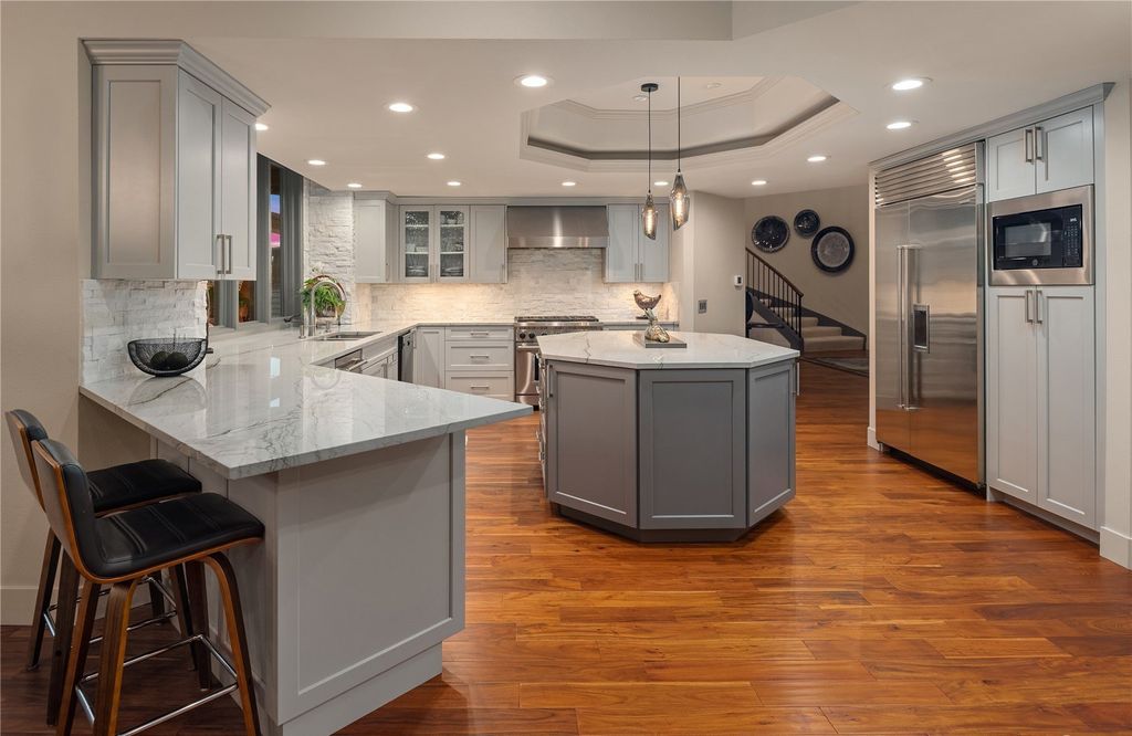 $3.75 Million for a Spectacular Residence with Breathtaking Golf Course Views in Woodinville, Washington
