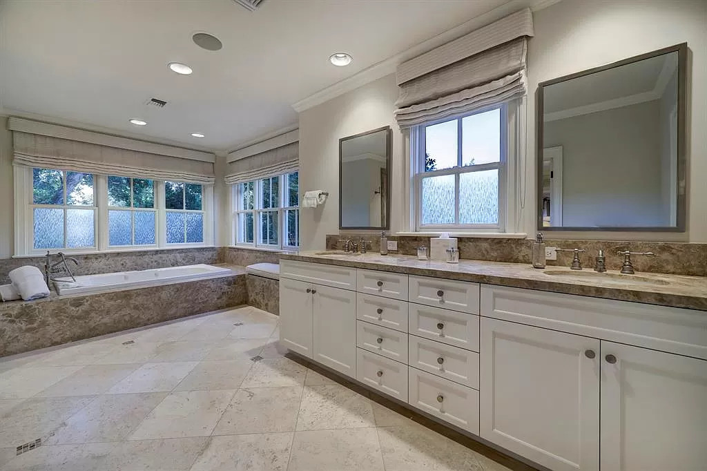 3643 Knollwood St Houston TX 77019 6