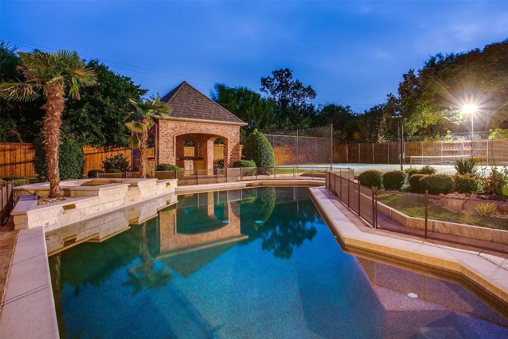 4720 Royal Ln Dallas TX 75229 17