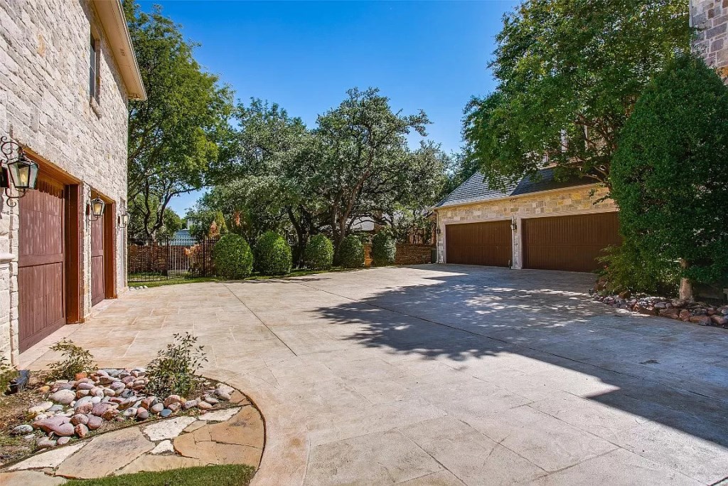 4720 Royal Ln Dallas TX 75229 19