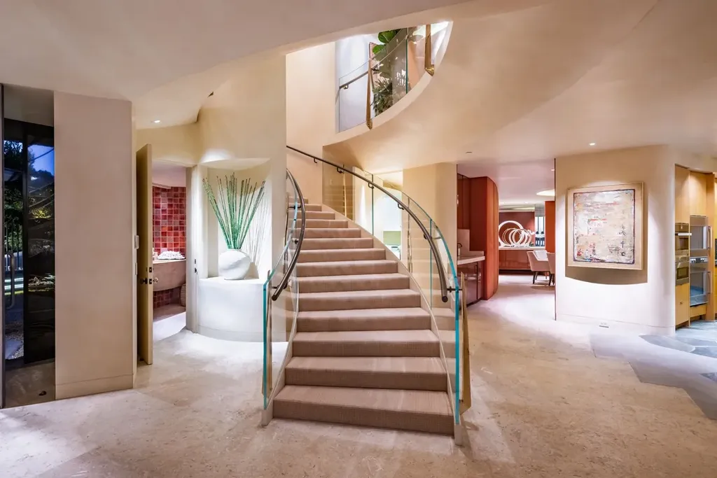 5740 La Jolla Corona Drive Home in La Jolla, California. Discover SEAVIEW, a stunning 5-bedroom architectural marvel in San Diego that offers an extraordinary 260-degree panorama of the ocean. This 8,810 sq ft estate, designed by Island Architects and constructed by Wardell Builders, exudes opulence with its saltwater infinity pool, fresh-water ponds, and lavish interiors. 