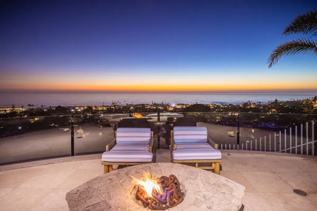 5740 La Jolla Corona Drive Home in La Jolla, California. Discover SEAVIEW, a stunning 5-bedroom architectural marvel in San Diego that offers an extraordinary 260-degree panorama of the ocean. This 8,810 sq ft estate, designed by Island Architects and constructed by Wardell Builders, exudes opulence with its saltwater infinity pool, fresh-water ponds, and lavish interiors. 