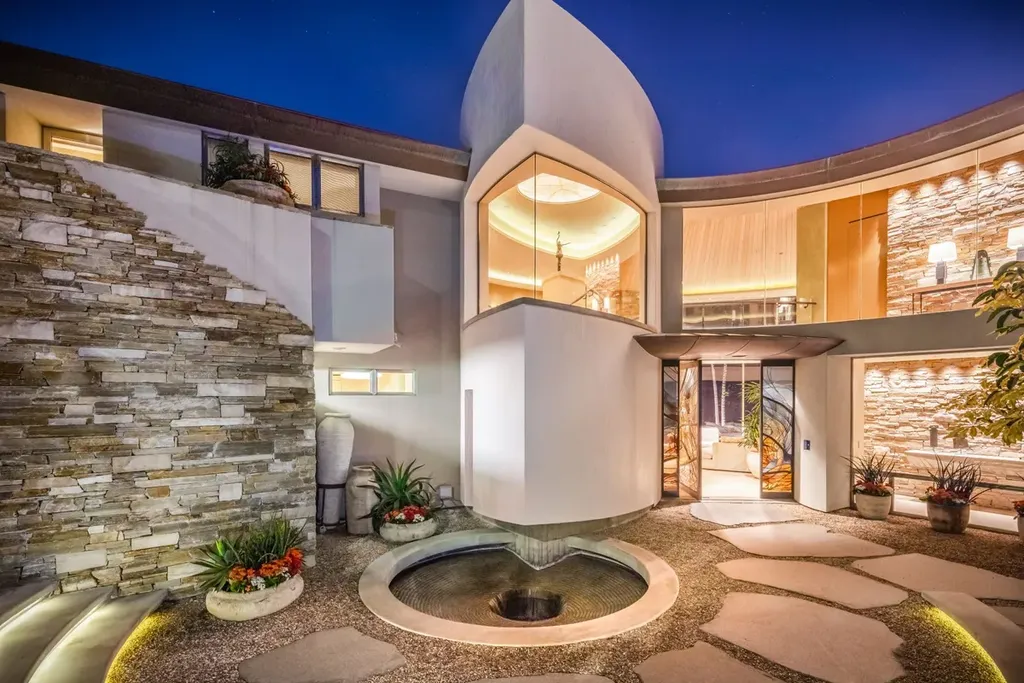 5740 La Jolla Corona Drive Home in La Jolla, California. Discover SEAVIEW, a stunning 5-bedroom architectural marvel in San Diego that offers an extraordinary 260-degree panorama of the ocean. This 8,810 sq ft estate, designed by Island Architects and constructed by Wardell Builders, exudes opulence with its saltwater infinity pool, fresh-water ponds, and lavish interiors. 