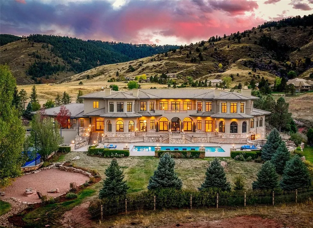 6729 Bear Point Way Home in Golden, Colorado. Step into the private haven of Bear Tooth Ranch – a 33-acre estate in Golden, Colorado, where luxury seamlessly merges with nature. This reimagined property offers abundant natural light, a gourmet kitchen, a main-level guest wing, and a multitude of spaces, including a 15-seat home theater, gym, and more. 