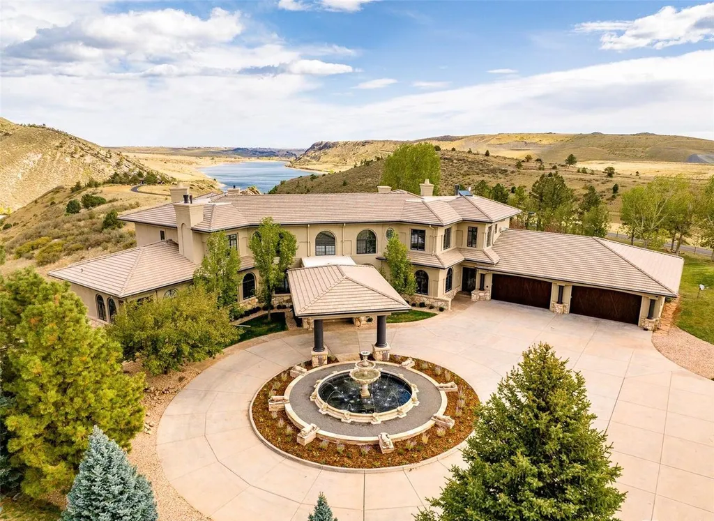 6729 Bear Point Way Home in Golden, Colorado. Step into the private haven of Bear Tooth Ranch – a 33-acre estate in Golden, Colorado, where luxury seamlessly merges with nature. This reimagined property offers abundant natural light, a gourmet kitchen, a main-level guest wing, and a multitude of spaces, including a 15-seat home theater, gym, and more. 