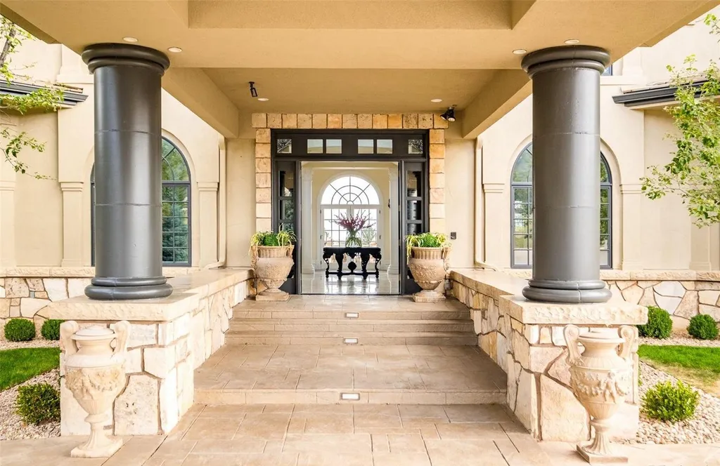 6729 Bear Point Way Home in Golden, Colorado. Step into the private haven of Bear Tooth Ranch – a 33-acre estate in Golden, Colorado, where luxury seamlessly merges with nature. This reimagined property offers abundant natural light, a gourmet kitchen, a main-level guest wing, and a multitude of spaces, including a 15-seat home theater, gym, and more. 