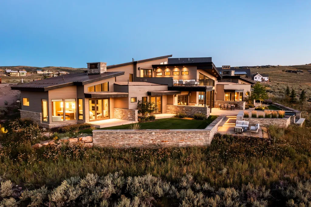7235 North Starlight Circle Home in Kamas, Utah. Experience ultimate luxury living in this exceptional 5-bedroom, 5 ½-bathroom masterpiece spanning 6,270 square feet. Embrace the outdoors with folding glass doors leading to a heated patio, infinity spa pool, and landscaped yard with stunning Deer Valley and Jordanelle Reservoir views.