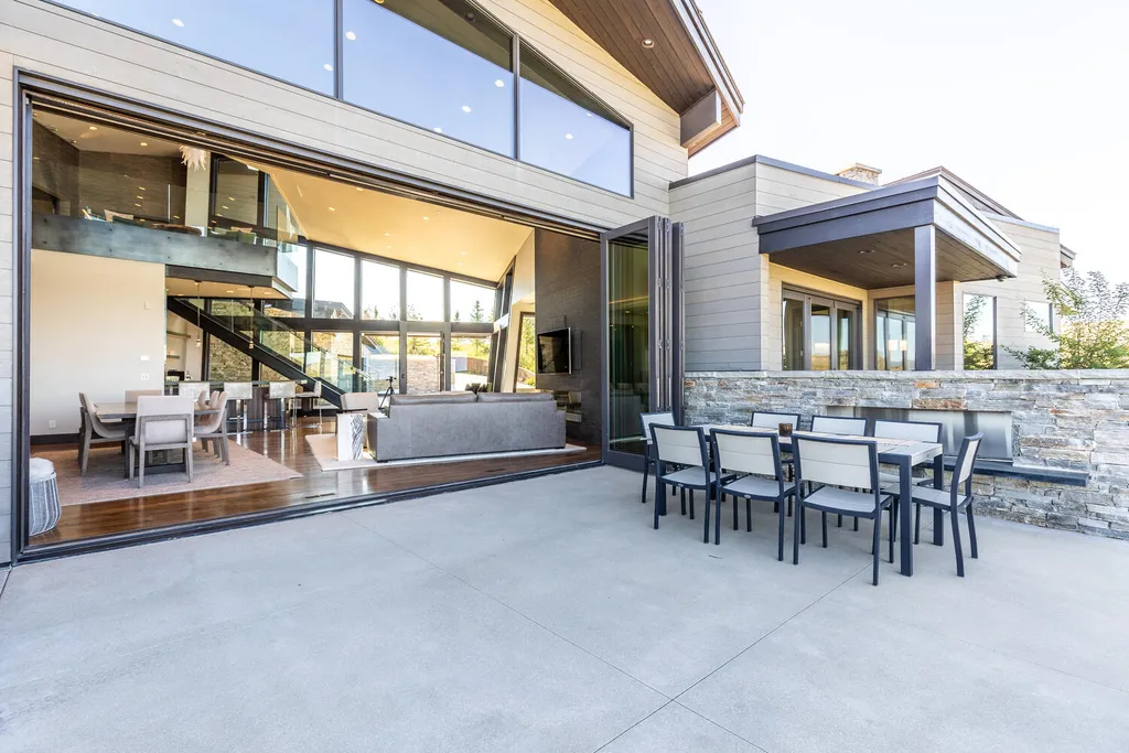 7235 North Starlight Circle Home in Kamas, Utah. Experience ultimate luxury living in this exceptional 5-bedroom, 5 ½-bathroom masterpiece spanning 6,270 square feet. Embrace the outdoors with folding glass doors leading to a heated patio, infinity spa pool, and landscaped yard with stunning Deer Valley and Jordanelle Reservoir views.